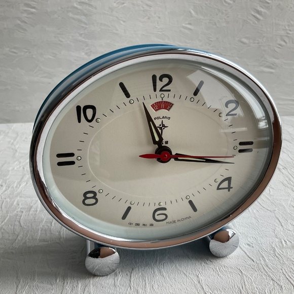 Vintage 1960s Polaris Turquoise Oval Shaped Wind Up Alarm Clock - Picture 4 of 16
